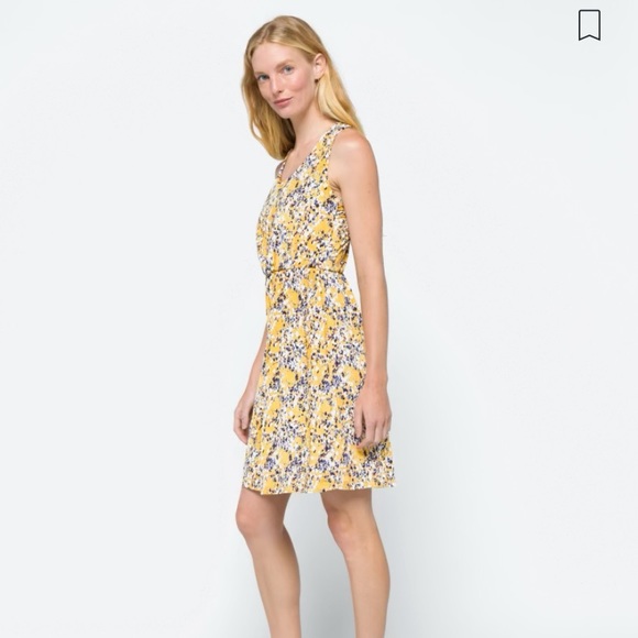 NWT! Kaileigh Tasha Knit dress in yellow floral in medium. - Picture 9 of 9